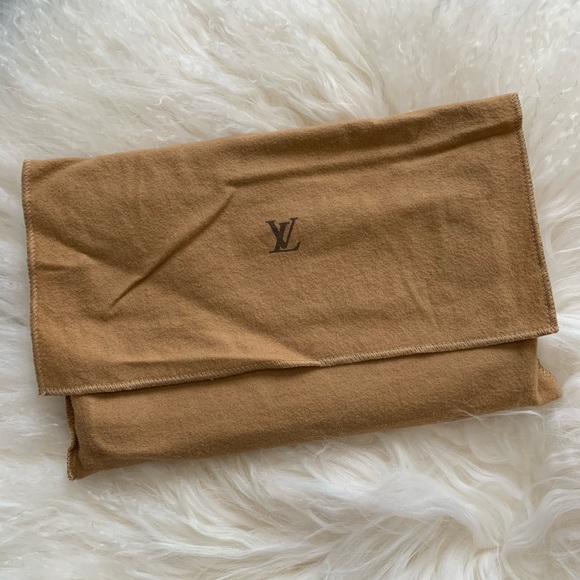 [SOLD] Louis Vuitton Epi black leather pochette - Picture 9 of 12